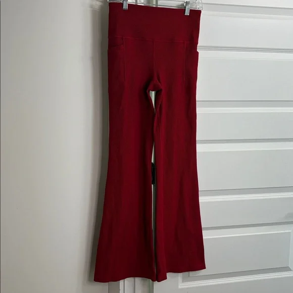 ATHLETA salutation stash ribbed flare in candy red size medium workout gym - Picture 4 of 10